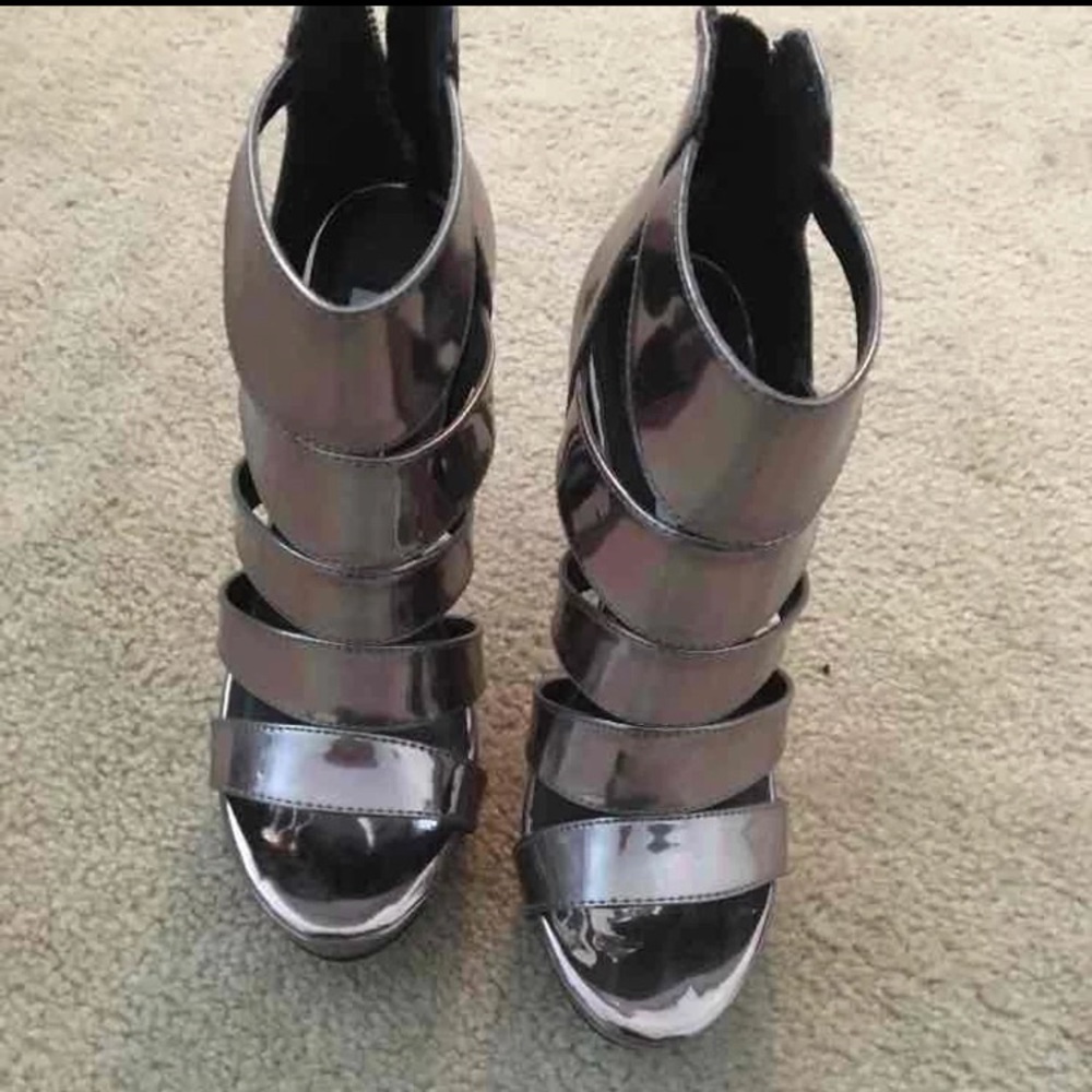 Heels - Picture 2 of 4